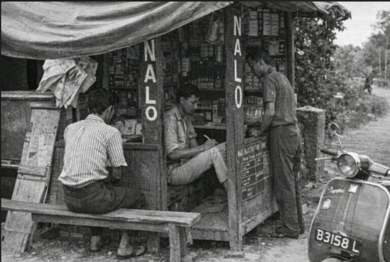 gambaran zaman dulu pelanggan togel nalo di warung jalanan